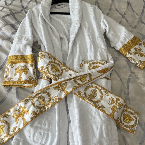 brand new versace robe - Picture 1 of 2